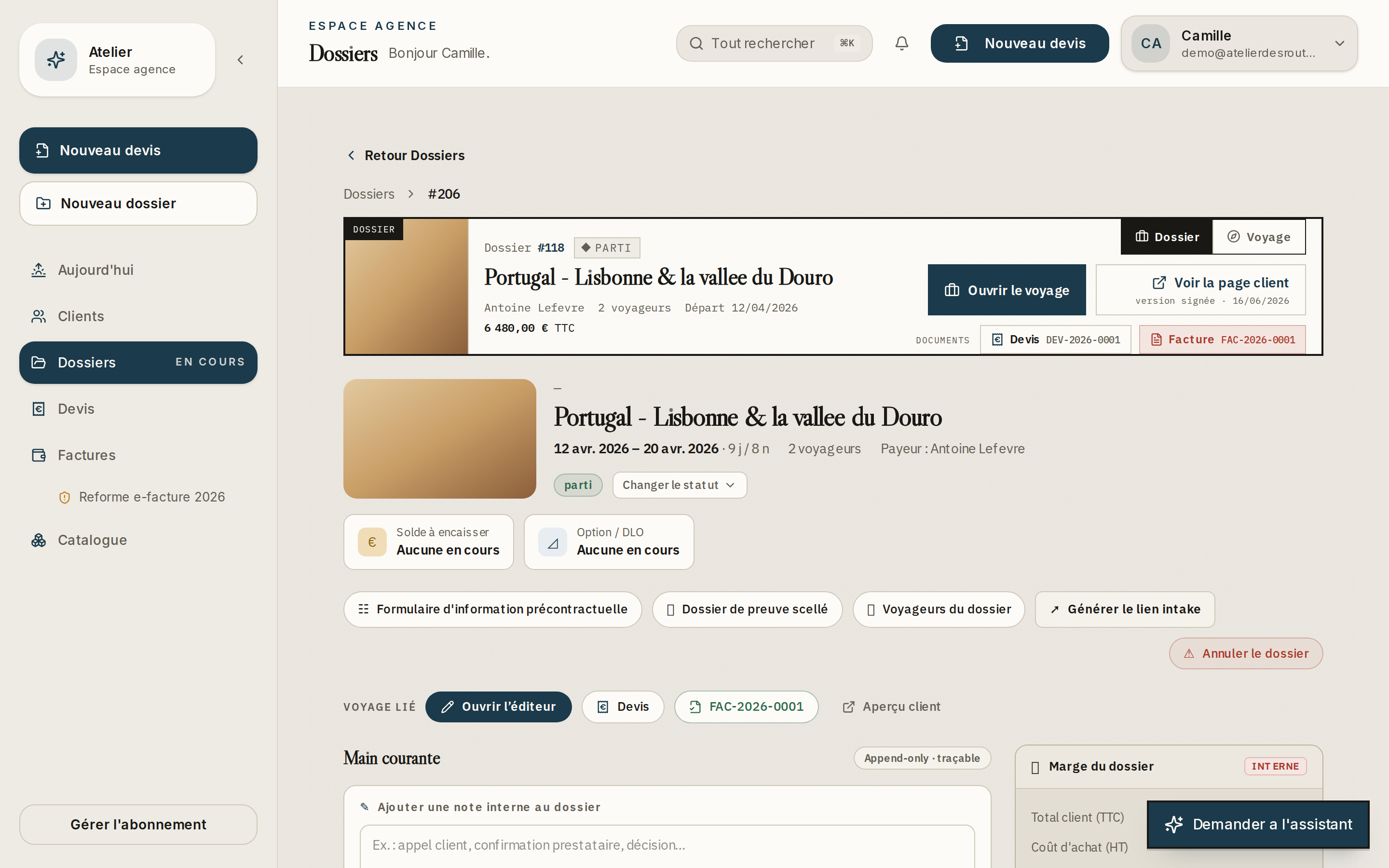 Hub du dossier voyage : client, voyageurs, devis, paiements et main courante